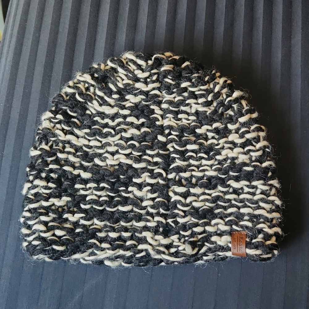 ROOTS CANADA - Knitted Beanie